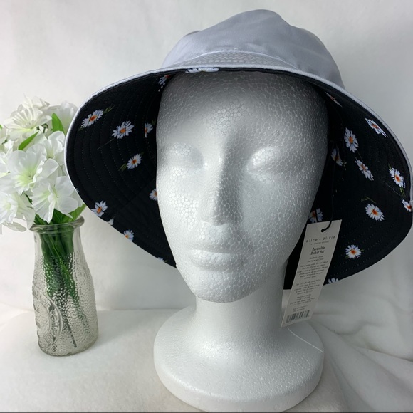 Alice & Olivia Bucket Hat Reversible Navy/White - Picture 9 of 11